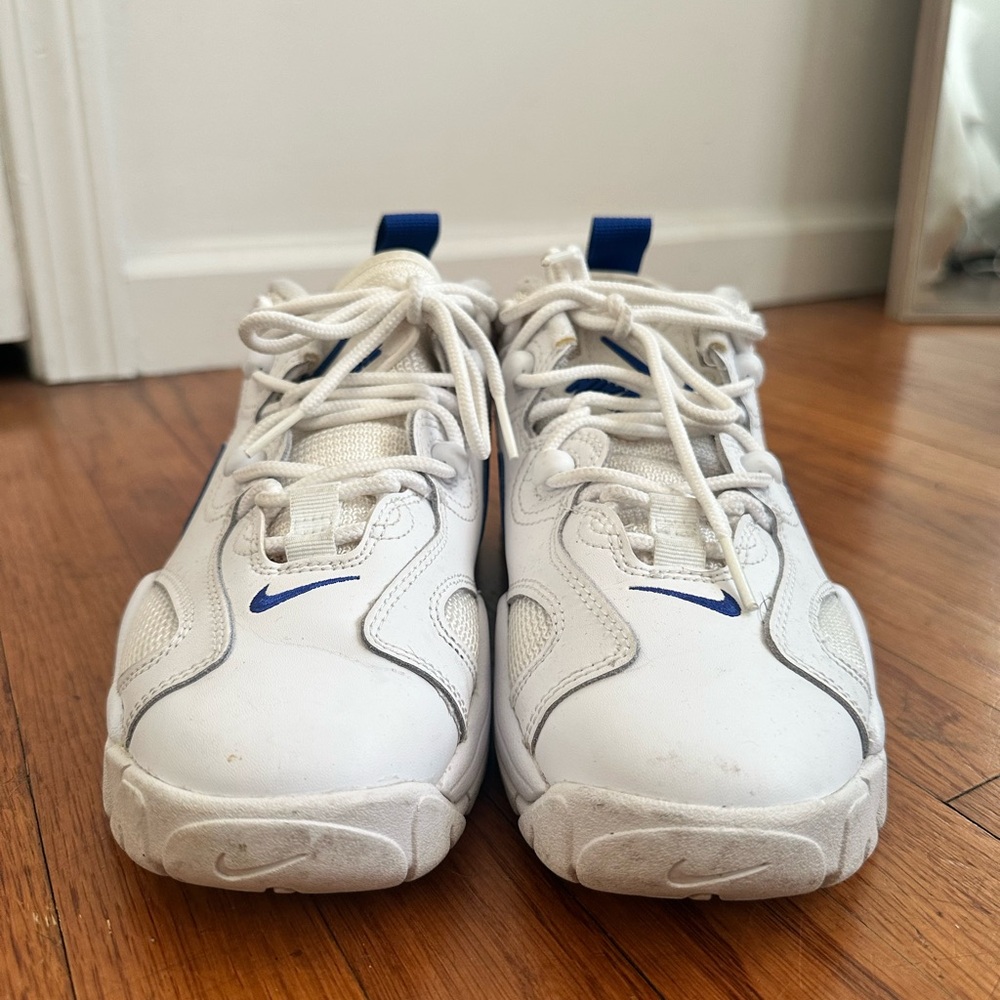 Size 4.5 Nike Air Barrage Low White Hyper Blue - Picture 3 of 5